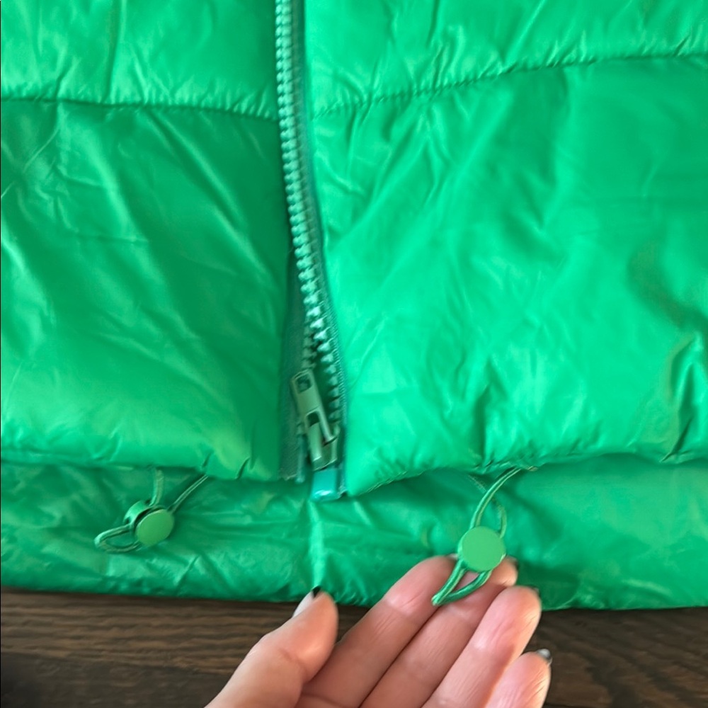 Green Puffer Vest cropped - Picture 5 of 6